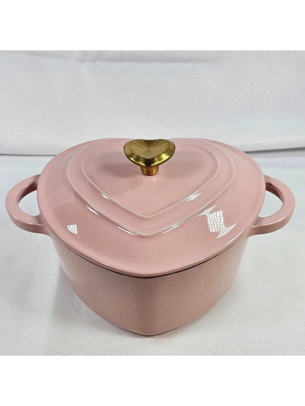 Paris Hilton Heart Shaped Dutch Oven Pink Enamel Cast Iron 2 Quart Cocotte